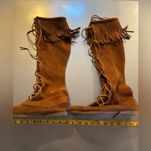 Minnetonka Boots 7